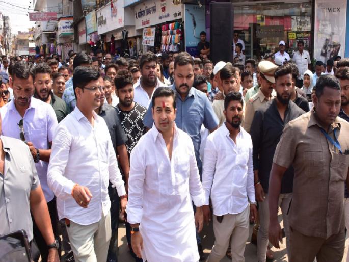 Commissioner was abused in speech by Nitesh Rane  | नितेश राणेंकडून भाषणात आयुक्तांना शिवीगाळ; प्रशासनालाही दिली धमकी  Commissioner was abused in speech by Nitesh Rane  | नितेश राणेंकडून भाषणात आयुक्तांना शिवीगाळ; प्रशासनालाही दिली धमकी