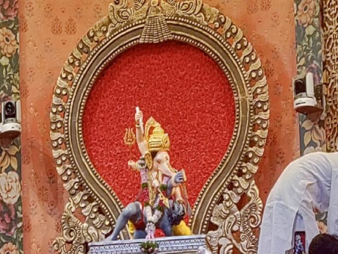 Bappa of 'Shrimant Bhausaheb Rangari Trust' will sit in Mayurrath in immersion procession. | विसर्जन मिरवणुकीत ‘श्रीमंत भाऊसाहेब रंगारी ट्रस्ट’चे बाप्पा मयूररथात होणार विराजमान Bappa of 'Shrimant Bhausaheb Rangari Trust' will sit in Mayurrath in immersion procession. | विसर्जन मिरवणुकीत ‘श्रीमंत भाऊसाहेब रंगारी ट्रस्ट’चे बाप्पा मयूररथात होणार विराजमान