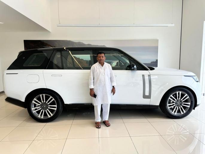Discussion will happen! Vanchit Bhaujan Aghadi latur lok sabha candidate Narsing Udgirkar booked Range Rover, Fortuner; 4 crore rupees counted... | चर्चा तर होणारच! वंचितच्या उमेदवाराने बुक केली रेंज रोव्हर, फॉर्च्युनर; चार कोटी मोजले...