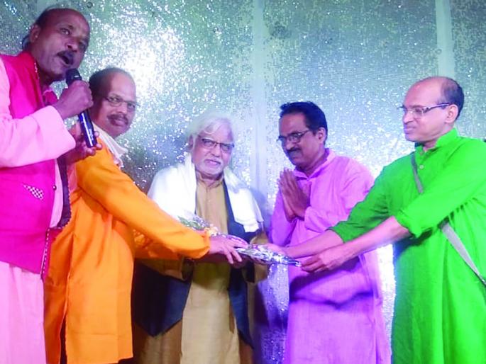 Folk art will get Rajashree: Purushottam Berde | लोककलेला राजाश्रय मिळवून देणार : पुरुषोत्तम बेर्डे Folk art will get Rajashree: Purushottam Berde | लोककलेला राजाश्रय मिळवून देणार : पुरुषोत्तम बेर्डे