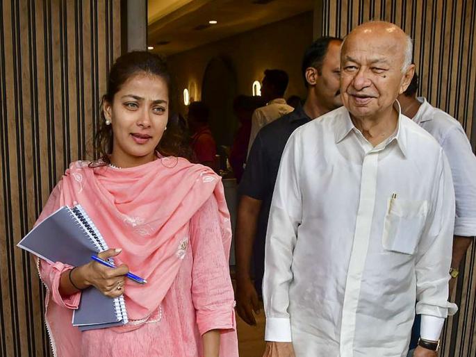 Solapur city central vidhan sabha assembly election result 2024 winning candidates Big shock to Praniti Shinde! Congress candidate lost in his own constituency Solapur city central; BJP broke the fort devendra kothe won | प्रणिती शिंदेंना मोठा धक्का! त्यांच्याच मतदारसंघात काँग्रेसचा उमेदवार पडला; भाजपने बालेकिल्ला फोडला Solapur city central vidhan sabha assembly election result 2024 winning candidates Big shock to Praniti Shinde! Congress candidate lost in his own constituency Solapur city central; BJP broke the fort devendra kothe won | प्रणिती शिंदेंना मोठा धक्का! त्यांच्याच मतदारसंघात काँग्रेसचा उमेदवार पडला; भाजपने बालेकिल्ला फोडला
