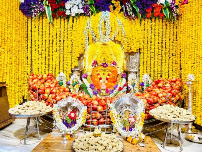 sankashti chaturthi 1000 pomegranate offered to shri mahaganapati of ranjangaon | Sankashti Chaturthi: रांजणगावच्या श्री महागणपतीला '१ हजार' डाळींबाचा नैवेद्य sankashti chaturthi 1000 pomegranate offered to shri mahaganapati of ranjangaon | Sankashti Chaturthi: रांजणगावच्या श्री महागणपतीला '१ हजार' डाळींबाचा नैवेद्य