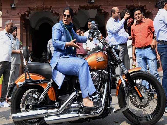 In Bihar, five people were killed by the MP's car, three died and two were critical | बिहारमध्ये खासदाराच्या वाहनाने पाच जणांना चिरडले, तिघांचा मृत्यू तर दोघांची प्रकृती चिंताजनक