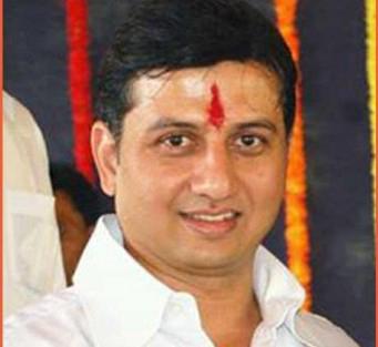 Lok Sabha Election 2019; Vijayadad urges for son-in-law; Only Baagal-Shinde's opposition ... BJP ministers' bungalow by Ranjitdeep | Lok Sabha Election 2019; रणजितदादांनी गाठला दीपकआबांच्या साक्षीनं भाजप मंत्र्यांचा बंगला Lok Sabha Election 2019; Vijayadad urges for son-in-law; Only Baagal-Shinde's opposition ... BJP ministers' bungalow by Ranjitdeep | Lok Sabha Election 2019; रणजितदादांनी गाठला दीपकआबांच्या साक्षीनं भाजप मंत्र्यांचा बंगला