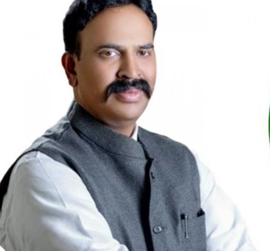 BJP candidate became the district president of the Congress | काँग्रेसचे जिल्हाध्यक्ष बनले माढ्यात भाजपचे उमेदवार BJP candidate became the district president of the Congress | काँग्रेसचे जिल्हाध्यक्ष बनले माढ्यात भाजपचे उमेदवार