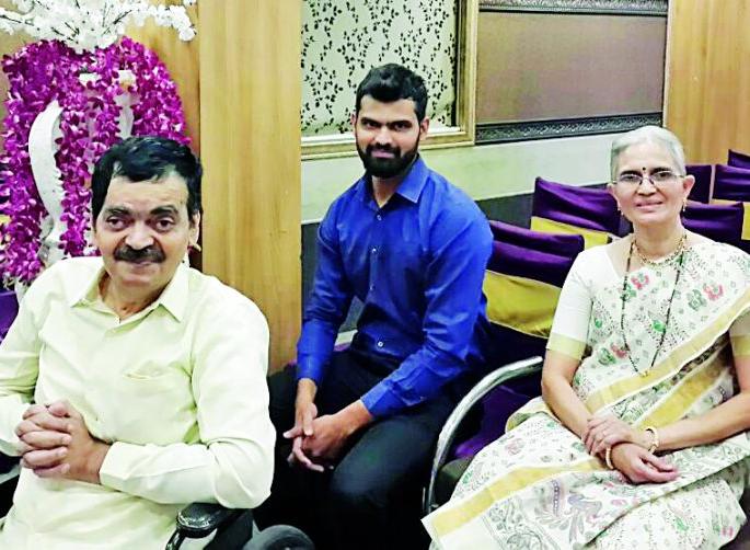 Ranji Trophy; Aditya becomes the father of 'Ranji' | रणजी ट्रॉफी; वडिलांची सेवा करणारा आदित्य ठरला 'रणजी'चा राजा Ranji Trophy; Aditya becomes the father of 'Ranji' | रणजी ट्रॉफी; वडिलांची सेवा करणारा आदित्य ठरला 'रणजी'चा राजा