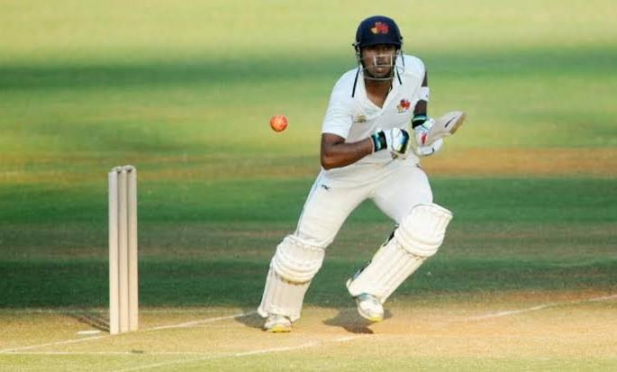 Mumbai all out in just 114 runs in ranji trophy game against railway | उपहारापूर्वीच मुंबईची गाडी रेल्वेपुढे घरसली; ११४ धावांत उडाला खुर्दा