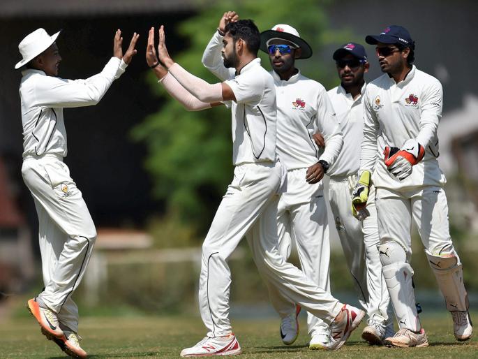 Ranji Trophy: Vinay Kumar's hat-trick, Mumbai 173 for a girad | रणजी क्रिकेट : विनयकुमारची हॅट््ट्रिक, मुंबई १७३ धावांत गारद