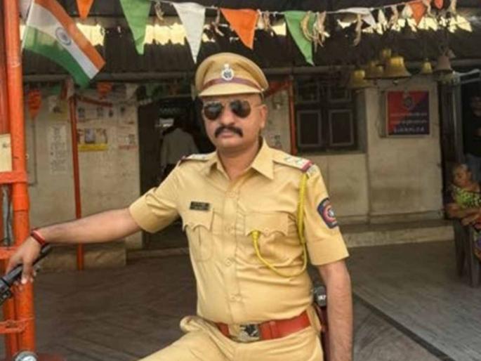Controversial Ranjit Kasle sent to 14-day judicial custody; Kasle shouts slogans against the government outside the court | रणजित कासलेला १४ दिवसांची न्यायालयीन कोठडी; न्यायालयाबाहेर सरकारविरोधात घोषणा Controversial Ranjit Kasle sent to 14-day judicial custody; Kasle shouts slogans against the government outside the court | रणजित कासलेला १४ दिवसांची न्यायालयीन कोठडी; न्यायालयाबाहेर सरकारविरोधात घोषणा