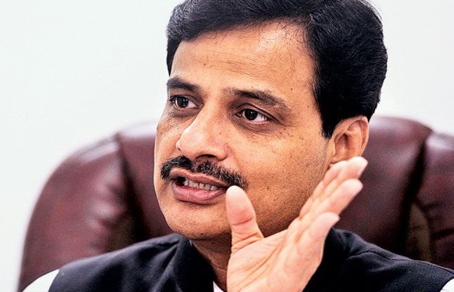 Fix the complaints of electricity consumers promptly! - Ranjit patil | वीज ग्राहकांच्या तक्रारींचे तातडीने निवारण करा! - पालकमंत्र्यांचे निर्देश Fix the complaints of electricity consumers promptly! - Ranjit patil | वीज ग्राहकांच्या तक्रारींचे तातडीने निवारण करा! - पालकमंत्र्यांचे निर्देश