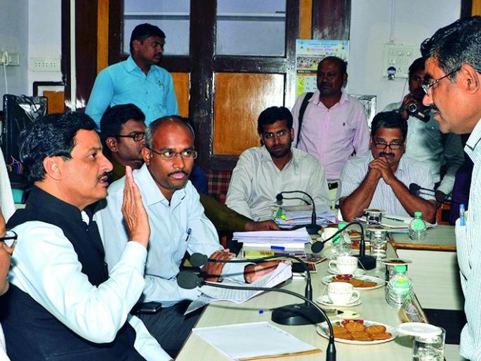 Get immediate complaints about irrigation wells with cows! | घरकुलसह सिंचन विहिरींबाबत तक्रारी तत्काळ निकाली काढा! Get immediate complaints about irrigation wells with cows! | घरकुलसह सिंचन विहिरींबाबत तक्रारी तत्काळ निकाली काढा!