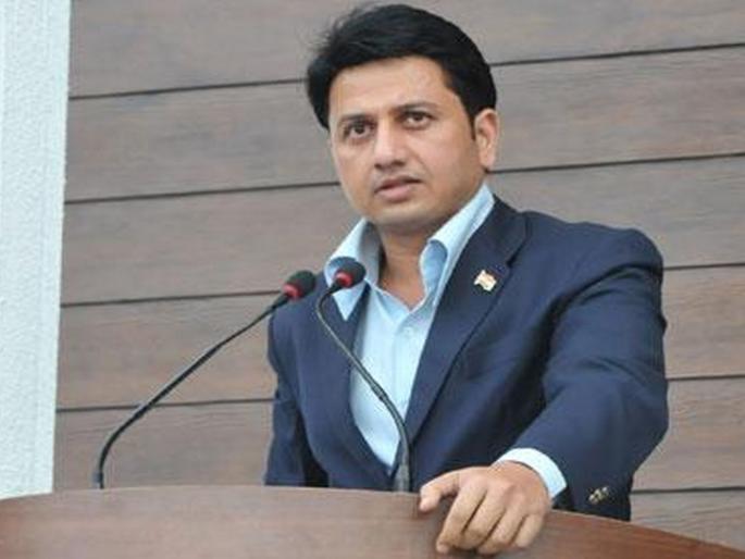 Ranjeet Singh Mohite's 'sugar maker'! | रणजितसिंह मोहिते यांची ‘साखरपेरणी’! Ranjeet Singh Mohite's 'sugar maker'! | रणजितसिंह मोहिते यांची ‘साखरपेरणी’!