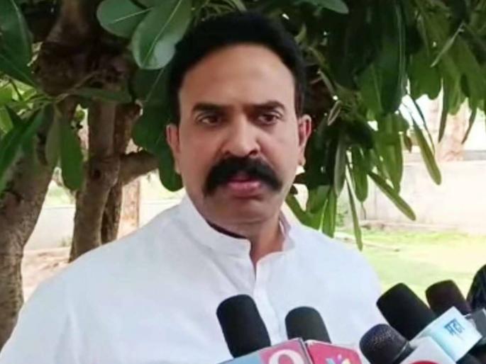 Shiv Sena leader Shivaji Sawant expressed displeasure over Ranjit Singh Naik Nimbalkar's candidature in Madha Lok Sabha constituency | महायुतीत माढा लोकसभेचा तिढा सुटेना, आता शिवसेनेच्या नेत्याने व्यक्त केली उघड नाराजी Shiv Sena leader Shivaji Sawant expressed displeasure over Ranjit Singh Naik Nimbalkar's candidature in Madha Lok Sabha constituency | महायुतीत माढा लोकसभेचा तिढा सुटेना, आता शिवसेनेच्या नेत्याने व्यक्त केली उघड नाराजी