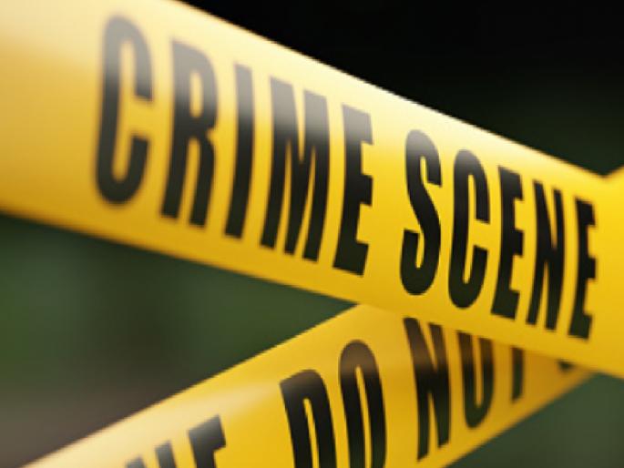 Drunkards hit the police, incident in Kolhapur | पोलिसाला मद्यपिंनी केली धक्काबुक्की, कोल्हापुरातील घटना Drunkards hit the police, incident in Kolhapur | पोलिसाला मद्यपिंनी केली धक्काबुक्की, कोल्हापुरातील घटना