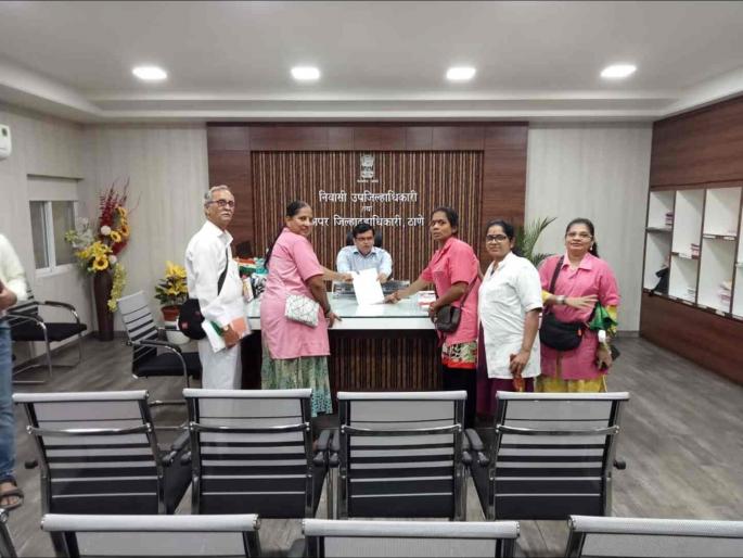 Rickshaw drivers, Ranraginis protest against late charges | विलंब शुल्काच्या निषेधार्थ रिक्षा चालक, रणरागिणींचे धरणे आंदाेलन Rickshaw drivers, Ranraginis protest against late charges | विलंब शुल्काच्या निषेधार्थ रिक्षा चालक, रणरागिणींचे धरणे आंदाेलन