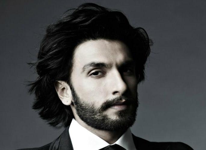 ranveer singh join hands with director rajkumar santoshi | राजकुमार संतोषींच्या चित्रपटात आता सलमान खान नाही तर रणवीर सिंग! ranveer singh join hands with director rajkumar santoshi | राजकुमार संतोषींच्या चित्रपटात आता सलमान खान नाही तर रणवीर सिंग!
