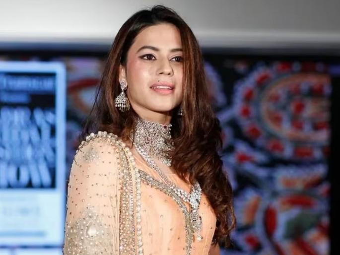 Shocking statement of DGP father about actress Ranya Rao caught in smuggling case, said, she... | स्मगलिंग प्रकरणात सापडलेल्या अभिनेत्री रान्या रावबाबत डीजीपी वडिलांचं धक्कादायक विधान, म्हणाले, ती... Shocking statement of DGP father about actress Ranya Rao caught in smuggling case, said, she... | स्मगलिंग प्रकरणात सापडलेल्या अभिनेत्री रान्या रावबाबत डीजीपी वडिलांचं धक्कादायक विधान, म्हणाले, ती...