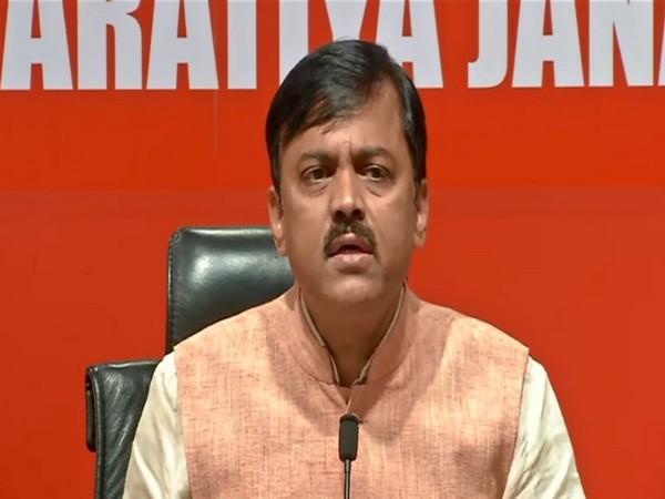 BJP responds with ‘grow up Rahul’, Reaction on Rahul Gandhi mocks PM with ‘Modilie’ from ‘English dictionary | राहुलच्या वागण्याने काँग्रेसची अधोगती; Modilie शब्दावरुन भाजपाचा टोला 