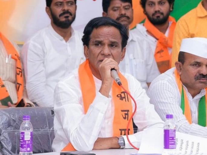 Let skip 80 crore people, tell us why our grain has been stopped for 2 years? The villagers asks Raosaheb Danave | ८० कोटीं जनतेचे सोडा, २ वर्षांपासून आमचं धान्य बंद का, ते सांगा? ग्रामस्थांनी दानवेंना सुनावले Let skip 80 crore people, tell us why our grain has been stopped for 2 years? The villagers asks Raosaheb Danave | ८० कोटीं जनतेचे सोडा, २ वर्षांपासून आमचं धान्य बंद का, ते सांगा? ग्रामस्थांनी दानवेंना सुनावले