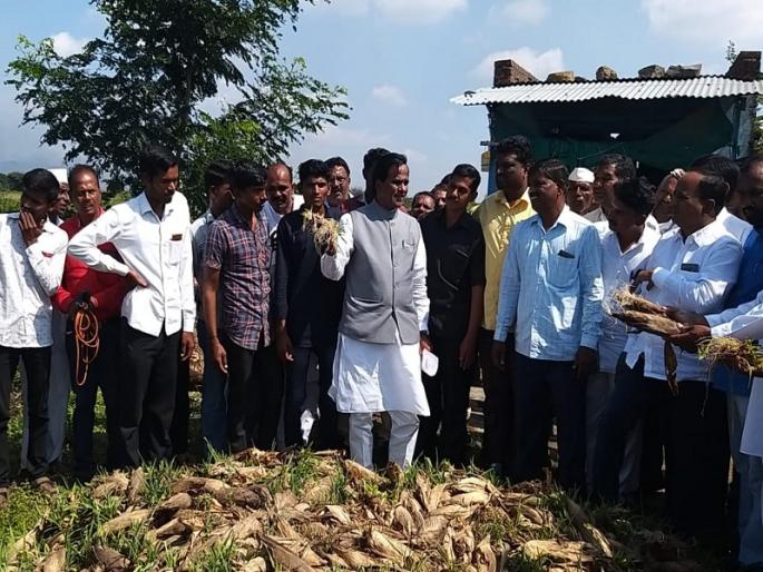 'Sir, help is available to all'; Farmers questioned the MP Danawe in Jalana | 'साहेब, मदत साऱ्यांनाच मिळायला पाहिजे'; दानवेंवर शेतकऱ्यांनी केला प्रश्नांचा भडीमार 'Sir, help is available to all'; Farmers questioned the MP Danawe in Jalana | 'साहेब, मदत साऱ्यांनाच मिळायला पाहिजे'; दानवेंवर शेतकऱ्यांनी केला प्रश्नांचा भडीमार