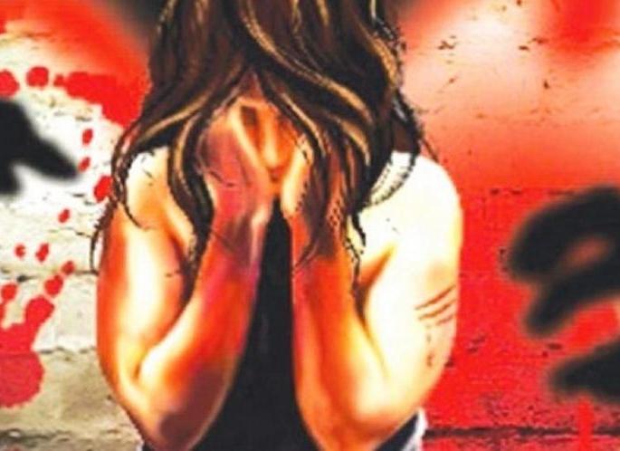 'She pleaded, but they did not listen'; The two raped the girl by beating her friend | 'तिने केली विनवणी, मात्र नराधमांनी नाही जुमानले'; मित्राला मारहाण करून तरुणीवर दोघांचा अत्याचार 'She pleaded, but they did not listen'; The two raped the girl by beating her friend | 'तिने केली विनवणी, मात्र नराधमांनी नाही जुमानले'; मित्राला मारहाण करून तरुणीवर दोघांचा अत्याचार