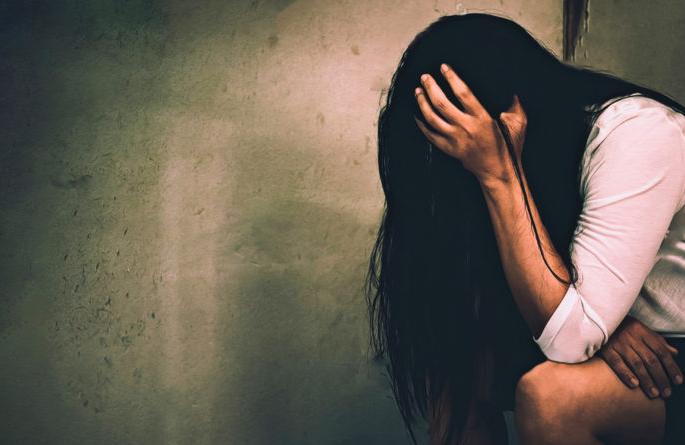 gang rape on married women in relatives home | नातेवाईकाकडे मुलीसह राहण्यास गेली; सामुहिक बलात्कारचा शिकार ठरली