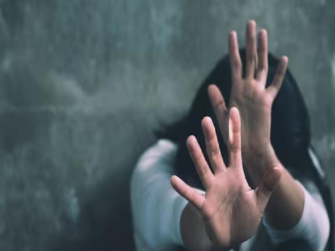 Police raped a woman on Women's Day; Shocking incident in Beed district | पोलिसाकडून महिला दिनी महिलेवर अत्याचार; बीड जिल्ह्यातील धक्कादायक घटना Police raped a woman on Women's Day; Shocking incident in Beed district | पोलिसाकडून महिला दिनी महिलेवर अत्याचार; बीड जिल्ह्यातील धक्कादायक घटना