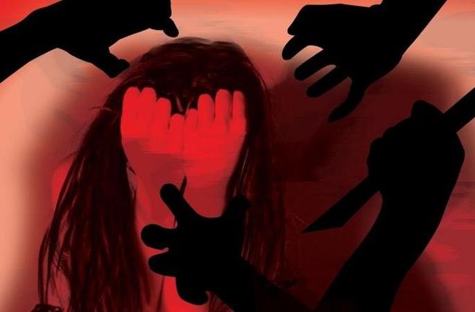 Gang rape of a minor girl; All four accused arested | अल्पवयीन मुलीवर सामूहिक अत्याचार; तीन आरोपी गजाआड
