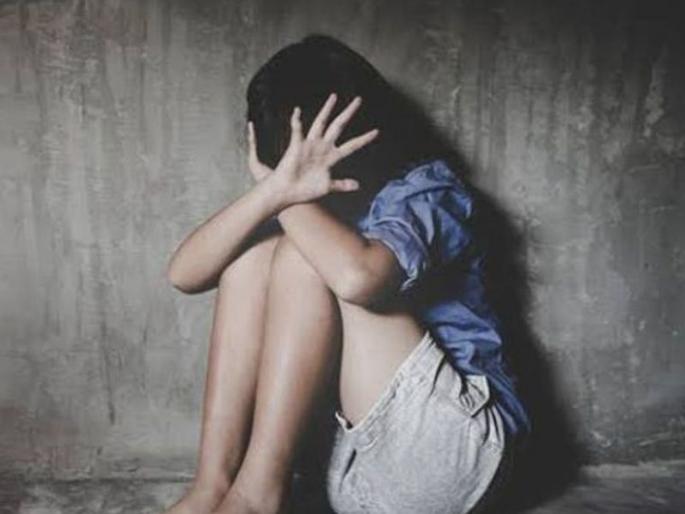 Rape of a young woman by giving her a narcotic | फेसबुकवर ओळख करून अकोल्यातील युवतीवर केला लैंगिक अत्याचार Rape of a young woman by giving her a narcotic | फेसबुकवर ओळख करून अकोल्यातील युवतीवर केला लैंगिक अत्याचार