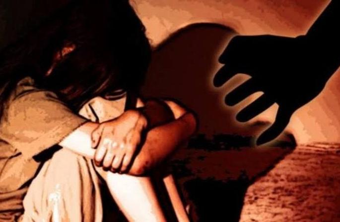 Minor girl raped in Nagpur | नागपुरात अल्पवयीन मुलीवर बलात्कार Minor girl raped in Nagpur | नागपुरात अल्पवयीन मुलीवर बलात्कार