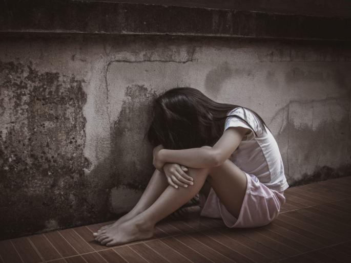 Shirur shook! immigrant worker rapes six-year-old girl, crime news of pune rural | शिरुर हादरले! आई स्वयंपाक करत होती, नराधम परप्रांतीयाचा सहा वर्षीय चिमुरडीवर बलात्कार Shirur shook! immigrant worker rapes six-year-old girl, crime news of pune rural | शिरुर हादरले! आई स्वयंपाक करत होती, नराधम परप्रांतीयाचा सहा वर्षीय चिमुरडीवर बलात्कार