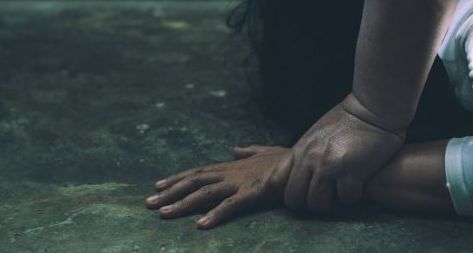 First father-in-law, then husband's two friends raped | आधी मावस सासरा, नंतर पतीच्या दोन मित्रांनी केला बलात्कार First father-in-law, then husband's two friends raped | आधी मावस सासरा, नंतर पतीच्या दोन मित्रांनी केला बलात्कार