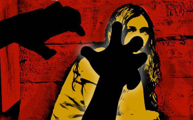 Annoying! contractor's rape on a Madhya Pradesh's labor woman who came in search of work | संतापजनक ! मदतीच्या बहाण्याने मध्यप्रदेशच्या मजूर महिलेवर ठेकेदाराचा अत्याचार Annoying! contractor's rape on a Madhya Pradesh's labor woman who came in search of work | संतापजनक ! मदतीच्या बहाण्याने मध्यप्रदेशच्या मजूर महिलेवर ठेकेदाराचा अत्याचार