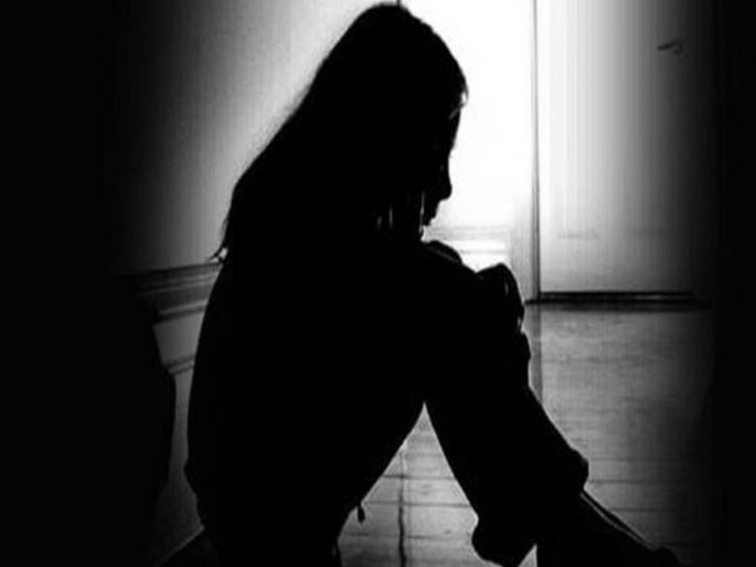 Sexual abuse to daughter by stepfather in Satara | साताऱ्यात सावत्र पित्याकडून मुलीवर अत्याचार Sexual abuse to daughter by stepfather in Satara | साताऱ्यात सावत्र पित्याकडून मुलीवर अत्याचार