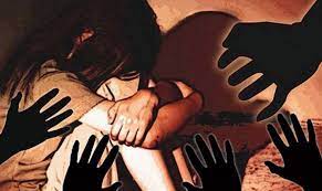 Gang rape of a 14-year-old girl who came for a birthday party | धक्कादायक! वाढदिवसाच्या पार्टीसाठी आलेल्या १४ वर्षाच्या मुलीवर सामुहिक बलात्कार करून झाडली गोळी Gang rape of a 14-year-old girl who came for a birthday party | धक्कादायक! वाढदिवसाच्या पार्टीसाठी आलेल्या १४ वर्षाच्या मुलीवर सामुहिक बलात्कार करून झाडली गोळी