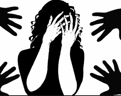 Girl raped at birthday party; The three were shackled along with their girlfriend | वाढदिवसाच्या पार्टीत तरुणीवर बलात्कार; मैत्रिणीसह तिघांना ठोकल्या बेड्या Girl raped at birthday party; The three were shackled along with their girlfriend | वाढदिवसाच्या पार्टीत तरुणीवर बलात्कार; मैत्रिणीसह तिघांना ठोकल्या बेड्या