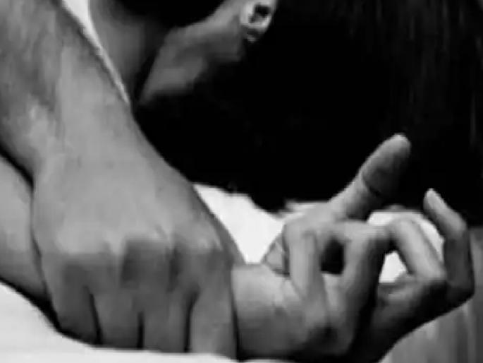 A woman was raped by threatening to take offensive photographs and tapes with friends | Sangli Crime: मैत्री करुन घेतली आक्षेपार्ह छायाचित्रे अन् चित्रफीत, धमकी देत महिलेवर केला बलात्कार A woman was raped by threatening to take offensive photographs and tapes with friends | Sangli Crime: मैत्री करुन घेतली आक्षेपार्ह छायाचित्रे अन् चित्रफीत, धमकी देत महिलेवर केला बलात्कार
