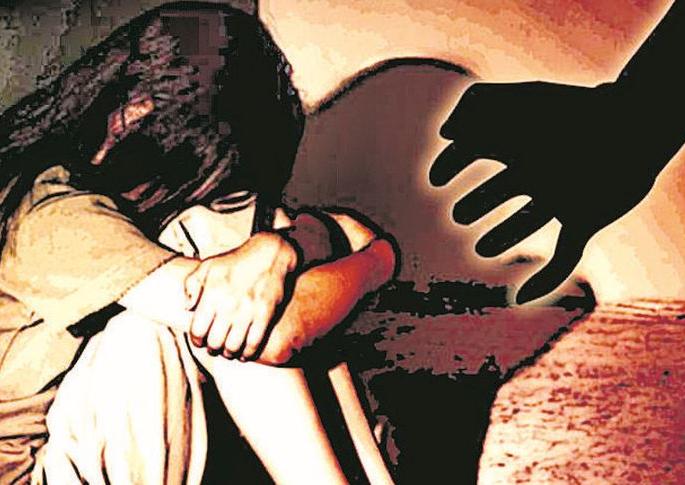 Rape onminor girl; stepfather arested | अल्पवयीन मुलीवर अत्याचार; सावत्र वडिल गजाआड Rape onminor girl; stepfather arested | अल्पवयीन मुलीवर अत्याचार; सावत्र वडिल गजाआड