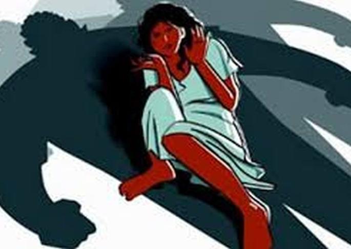 Maternal Uncle rape his minor niece at her home in Washim District | मामाचा अल्पवयीन भाचीवर अतिप्रसंग Maternal Uncle rape his minor niece at her home in Washim District | मामाचा अल्पवयीन भाचीवर अतिप्रसंग