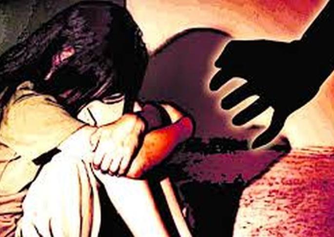 Father rape his minor girl in Buldhana | जन्मदात्या बापाचा अल्पवयीन मुलीवर अत्याचार