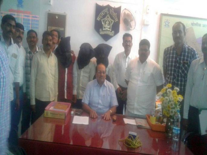 Three suspects in gangrape arrested in 24 hours by criminals | गँगरेपमधील तीन संशयितांना २४ तासात गुन्हेशाखेने ठोकल्या बेड्या Three suspects in gangrape arrested in 24 hours by criminals | गँगरेपमधील तीन संशयितांना २४ तासात गुन्हेशाखेने ठोकल्या बेड्या