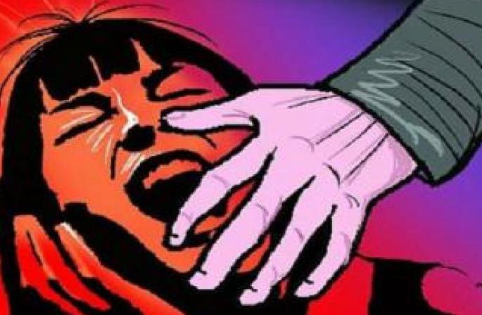 Student harassment in Osmanabad; Angry parents beats the teacher | उस्मानाबादेत विद्यार्थिनीचा विनयभंग; संतप्त पालकांनी शिक्षकाला झोडपले