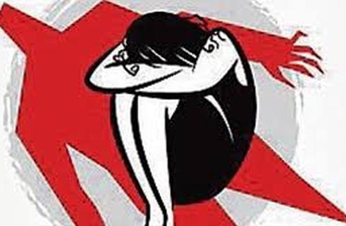 Uncle tortures minor nephew | अल्पवयीन पुतणीवर काकाचा अत्याचार Uncle tortures minor nephew | अल्पवयीन पुतणीवर काकाचा अत्याचार