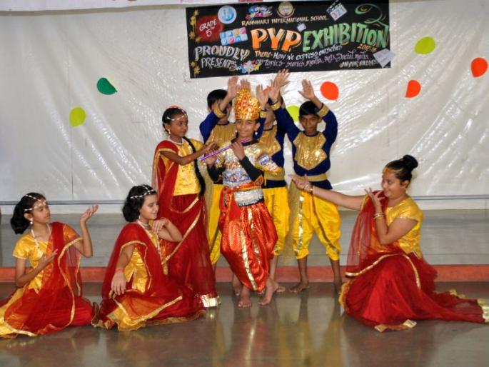 Students travel through art discipline to study in the open | विद्यार्थ्यांनी कलाविष्कारातून उलगडला शिक्षण प्रवास Students travel through art discipline to study in the open | विद्यार्थ्यांनी कलाविष्कारातून उलगडला शिक्षण प्रवास