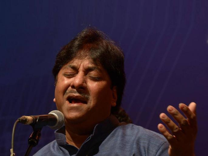 Special Article on Demise of Veteran classical singer Ustad Rashid Khan | राशिदभाई, ये दुख सहा ना जाये... वेदनेपल्याड निर्मळ आनंदाचा शोध थांबणे व्याकूळ करणारे! Special Article on Demise of Veteran classical singer Ustad Rashid Khan | राशिदभाई, ये दुख सहा ना जाये... वेदनेपल्याड निर्मळ आनंदाचा शोध थांबणे व्याकूळ करणारे!
