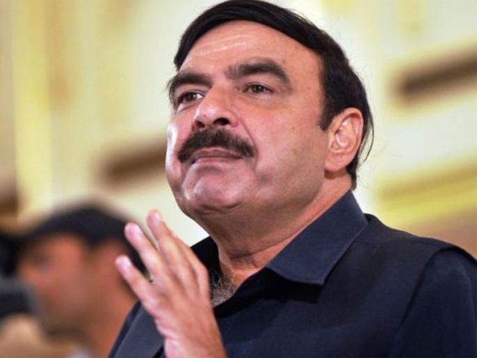 Pakistan rail minister rashid ahmed attempts to talk tough threatens to blind India | युद्ध झालं तर मंदिरांमधला घंटानाद बंद होईल; पाकिस्तानच्या मंत्र्याची धमकी Pakistan rail minister rashid ahmed attempts to talk tough threatens to blind India | युद्ध झालं तर मंदिरांमधला घंटानाद बंद होईल; पाकिस्तानच्या मंत्र्याची धमकी