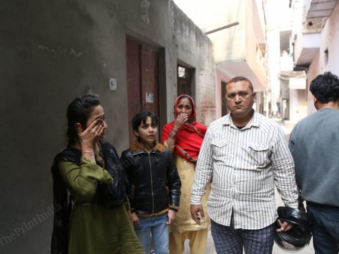 Delhi Violence: Hindu family gives shelter to homeless Muslim family victims of violence pnm | Delhi Violence: दिल्ली हिंसाचारातील पीडित बेघर मुस्लीम कुटुंबीयांना दिला हिंदू परिवाराने आसरा