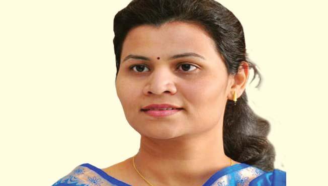There is no betrayal in the blood of the Badgal group: Rashmi Bagal | बागल गटाच्या रक्तात कदापिही गद्दारी नाही : रश्मी बागल There is no betrayal in the blood of the Badgal group: Rashmi Bagal | बागल गटाच्या रक्तात कदापिही गद्दारी नाही : रश्मी बागल