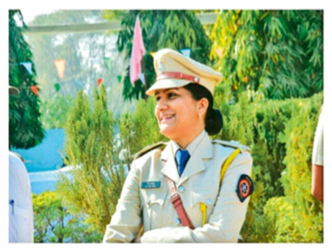 Rashmi Nandedkar: The real backbone of the police, the guards behind the scenes | रश्मी नांदेडकर : पडद्याआडचे रक्षक पोलिसांचा खरा कणा Rashmi Nandedkar: The real backbone of the police, the guards behind the scenes | रश्मी नांदेडकर : पडद्याआडचे रक्षक पोलिसांचा खरा कणा