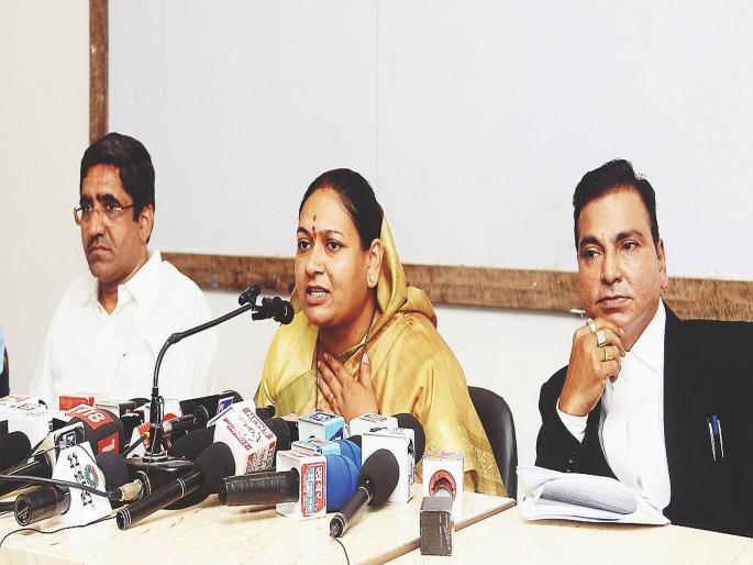 Ramtek loksabha Election 2024: Congress Rashmi Barve Target BJP and Shivsena over Cast Validity Issue | रामटेकमध्ये पुन्हा आरोप-प्रत्यारोपांच्या फैरी; मला का घाबरता? बर्वेंचा सवाल Ramtek loksabha Election 2024: Congress Rashmi Barve Target BJP and Shivsena over Cast Validity Issue | रामटेकमध्ये पुन्हा आरोप-प्रत्यारोपांच्या फैरी; मला का घाबरता? बर्वेंचा सवाल